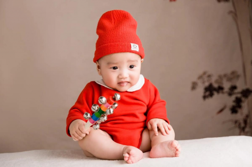 孟州宝宝几个月戴银手镯好